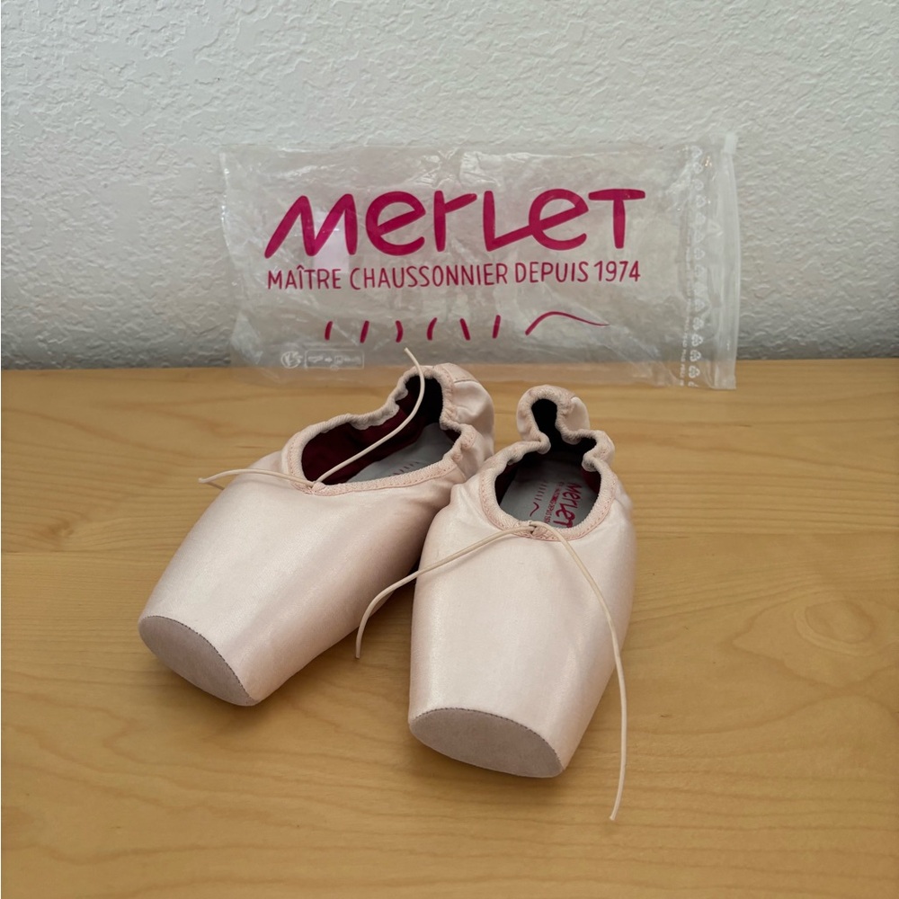 NWT Merlet Lisa Pointe Shoes (3/4 Hard Shank/Size 19/Width C)